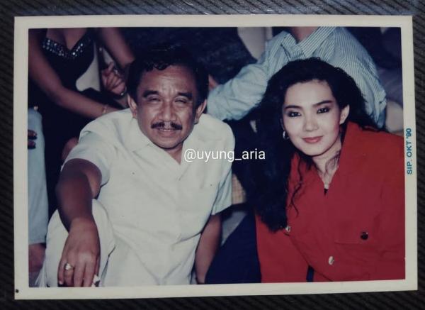 Gaya seksi Eva Arnaz, artis seksi era 1980-an yang membuat hati lelaki bergetar. (Foto: Instagram)