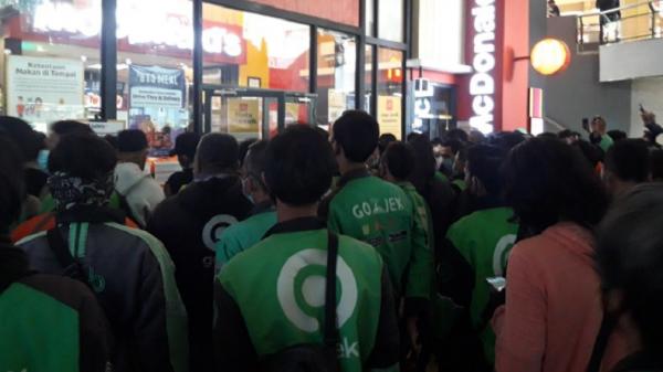 Kerumunan di McDonald's Stasiun Gambir, Polisi dan Satpol PP Turun Tangan