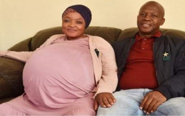 SUPERMOM 10 BAYI KEMBAR1 Gosiame Sithole dan suami Teboho Tsoetsi. (Foto: Istimewa)