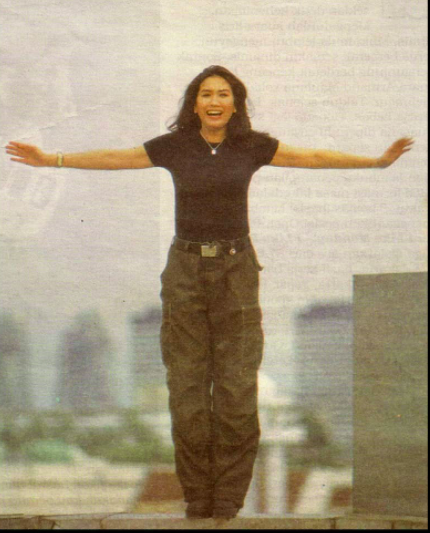 Gaya Nicky Astria penyanyi rock era 1990an sukses menjadi trendsetter gadis-gadis yang ingin terlihat keren. (Foto: Instagram)