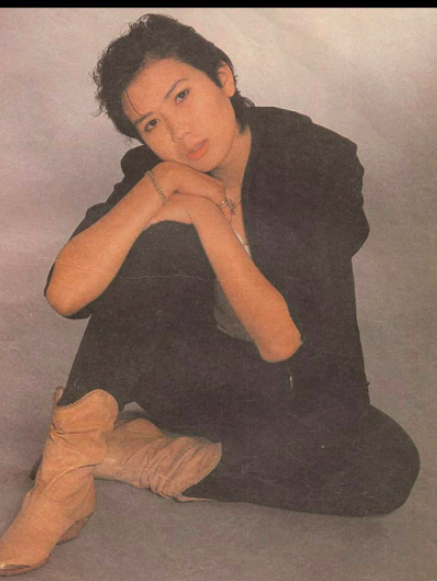 10 Nicky4 Gaya Nicky Astria penyanyi rock era 1990an sukses menjadi trendsetter gadis-gadis yang ingin terlihat keren. (Foto: Instagram)