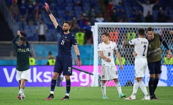Gianluigi Donnarumma berhasil menjaga gawang Italia tetap suci di laga pembuka Euro 2020. Italia menang 3-0 atas Turki (foto: Football Italia)