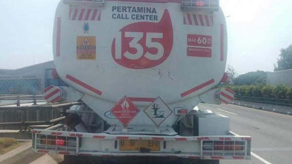 Truk Tangki Tmc Polda Kecelakaan terjadi di exit Tol Rawamangun arah Tanjung Priok, Sabtu (12/6/2021). (Foto: TMC Polda Metro Jaya).