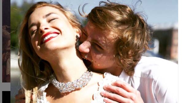 Vampire Kiss, salah satu jenis ciuman yang membangkitkan asmara Anda dengan paşangan. (Foto: Instagram)