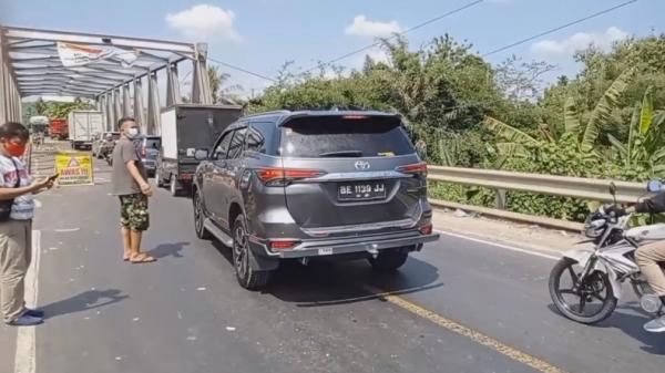 Jembatan yang berada di Jalan Lintas Tengah Sumatera tepatnya di Kecamatan Abung Kunang, Lampung Utara kembali rusak (Jimi Irawan/iNews)
