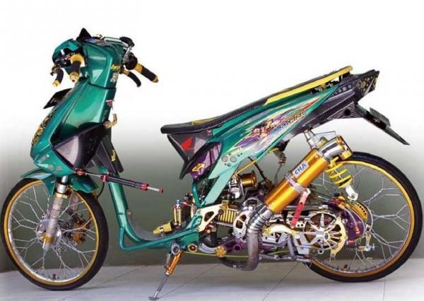 14 Modif 6 Dua pemain Prancis Kylian Mbappe dan Olivier Giroud. (Foto: France Football)