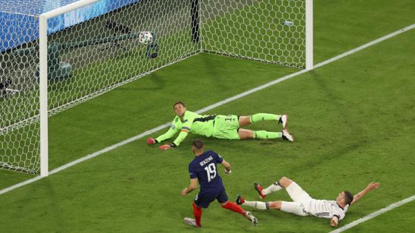 Karim Benzema Gol striker Prancis Karim Benzema ke gawang Jerman dianulir offside. (Foto: Reuters)