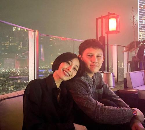 Rinni Idol Rinni Idol dan sang suami yang juga musisi.