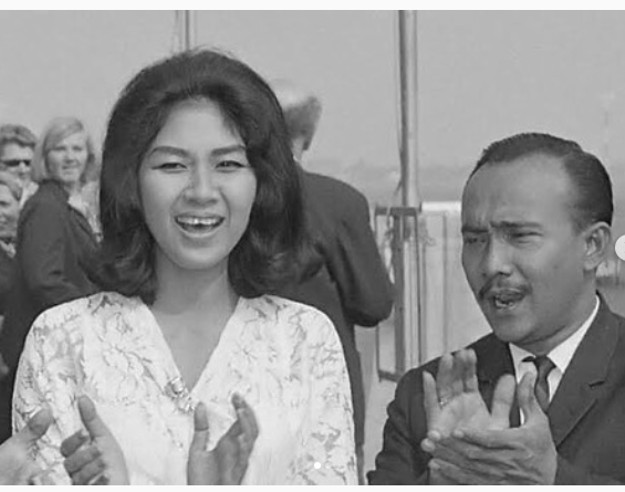 Screen Shot 2021 06 20 At 18 57 05 Titiek Puspa dari masa ke masa selalu terlihat ceria, cantik, dan memiliki gaya khas. (Foto: Instagram)