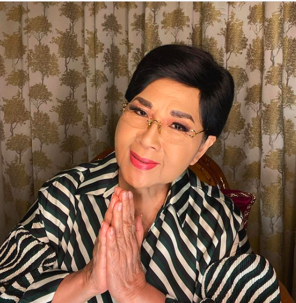 Screen Shot 2021 06 20 At 18 59 34 Titiek Puspa dari masa ke masa selalu terlihat ceria, cantik, dan memiliki gaya khas. (Foto: Instagram)