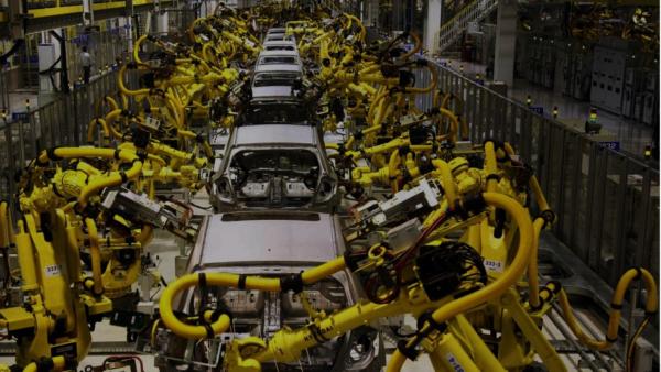 Milwaukee Bucks (putih) berhak melaju ke final wilayah timur NBA 2021. Bucks mengalahkan super tim Brooklyn Nets (hitam) di gim 7 dengan 111-115. (foto: Reuters)