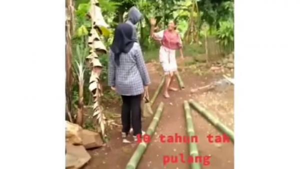 Anak di Lampung ditampar ibunya karena 10 tahun tak pulang ke rumah (Instagram @tante_rempong_)