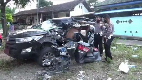 Tabrakan 4 Kendaraan Di Tol Semarang Solo 2 Penumpang Innova Tewas Bagian 1
