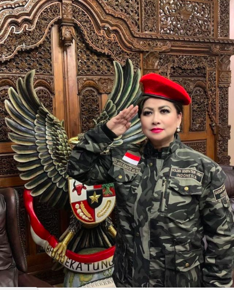 Screen Shot 2021 06 24 At 17 48 08 Maya dengan tampilan gagah sekaligus cantik. (Foto: Instagram)