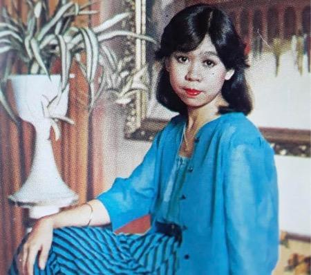 Endang S di masanya.