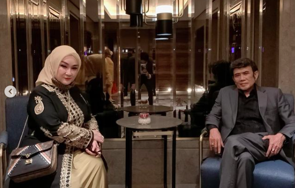 Screen Shot 2021 06 27 At 11 03 31 Pasangan artis ini sudah menikah dan tetap mesra membina hubungan rumah tangga sampai puluhan tahun. (Foto: Instagram)