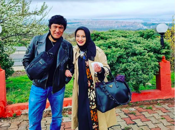 Screen Shot 2021 06 27 At 11 04 30 Pasangan artis ini sudah menikah dan tetap mesra membina hubungan rumah tangga sampai puluhan tahun. (Foto: Instagram)