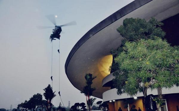 Satgultor TNI menggelar latihan penumpasan teroris di Gedung DPR, Senayan, Jakarta Pusat, Minggu (27/6/2021). (Foto: Istimewa)