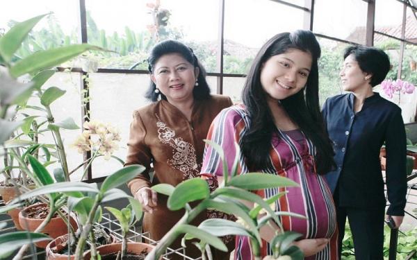 Annisa Pohan dengan Ani Yudhoyono (Foto: Instagram/@annisayudhoyono)