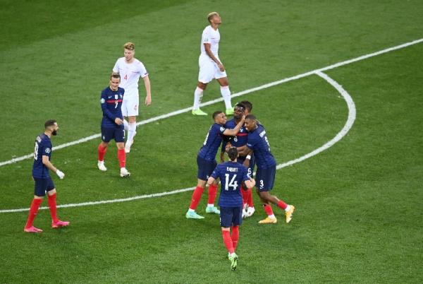 Prancis kalah Timnas Prancis harus tersingkir dari Euro 2020 usai kalah adu penalti dari Swiss (foto: Reuters)