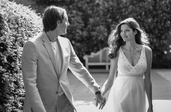 Alina Sommer dikaruniai paras yang begitu cantik. Dia istri kiper Swiss Yann Sommer yang jadi sorotan usai mengubur mimpi Prancis di Euro 2020. (Foto: Instagram @ysommer1)