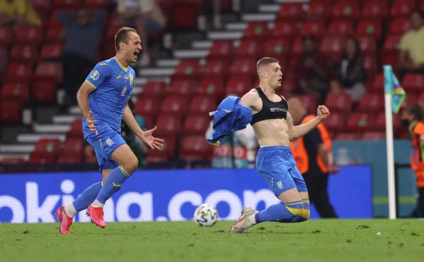 Ukraina Vs Swedia Ukraina lolos ke perempat final Euro 2020 usai menang 2-1 atas Swedia via babak tambahan fase 16 Besar. (Foto: Reuters)