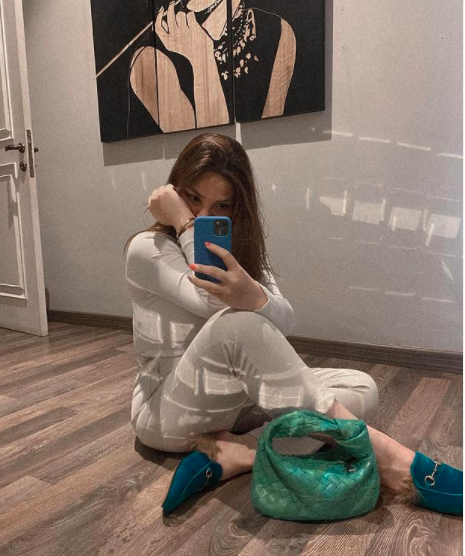 Screen Shot 2021 07 01 At 10 15 27 Potret cantik Nadira Adnan putri artis lawas era 1980-an Enny Beatrice. (Foto: Instagram)