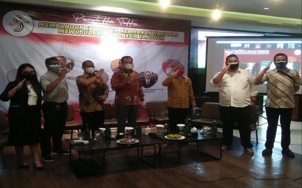 Para narasumber foto berama usai melakukan dialog interaktif.