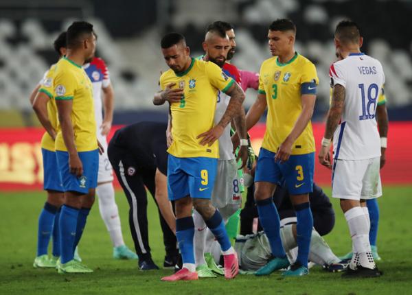 Brasil kalahkan Cile 1-0 pada perempat final Copa America 2021. Duel dinodai kartu merah striker Tim Samba Gabriel Jesus. (Foto: Reuters)