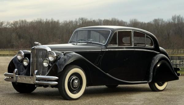 20210704 112443 Bangunan yang sebagian runtuh terlihat di Surfside, dekat Miami Beach, Florida, AS, 24 Juni 2021. (Foto: REUTERS)