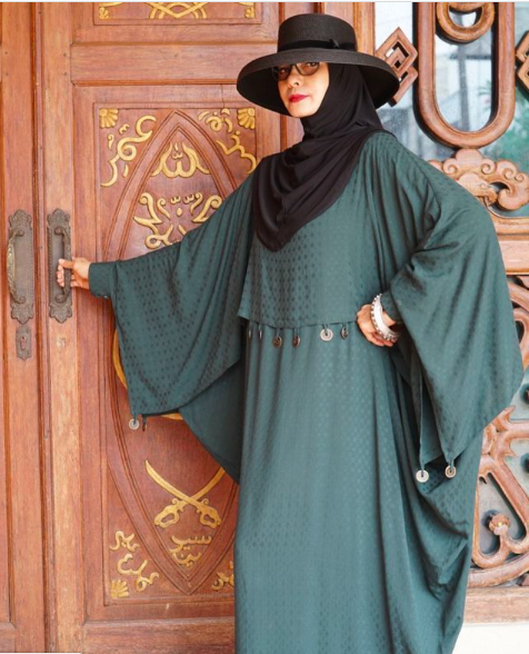 Potret cantik Ida Royani artis top 1970-an yang tetap aktif dan awet muda meski sudah berusia 68 tahun. (Foto: Instagram)  