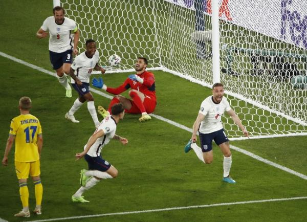 Inggris lolos Gol Jordan Herdenson di babak kedua (foto: Reuters)