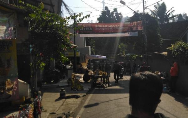 PPKM Darurat, Petugas Bubarkan Pasar Kaget di Punclut Bandung