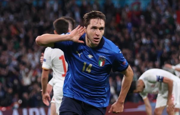 imnas Italia melaju ke partai final Euro 2020 usai mengalahkan Spanyol melalui adu penalti, Rabu (7/7/2021). Federico Chiesa terpilih menjadi pemain terbaik. (foto: Reuters)