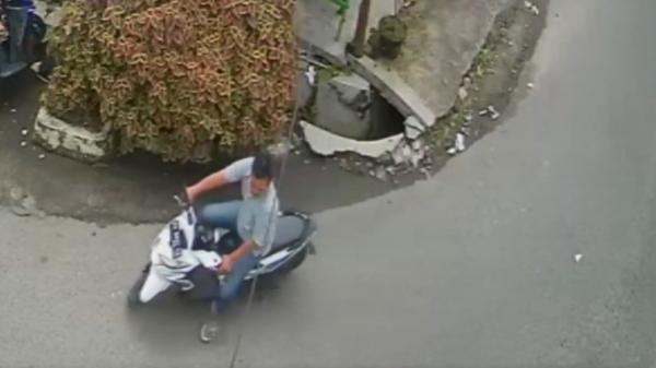 Pelaku curanmor yang membawa kabur motor driver Pelaku curanmor yang membawa kabur motor driver ojol di Bukittinggi, Sumbar (Wahyu Sikumbang/MNC Portal)