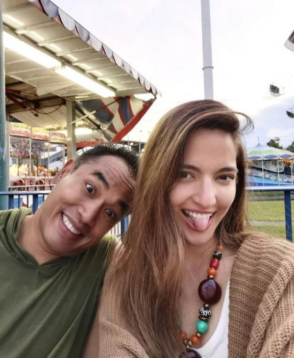 08 Potret Nia3 Potret mesra Nia Ramadhani dan Ardi Bakrie yang telah mengarungi kehidupan rumah tangga selama 11 tahun. (Foto: Instagram)