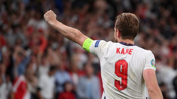 Pemain Timnas Italia wajib siaga satu. Sebab dua penyerang Inggris Harry Kane dan Raheem Sterling terkenal jago diving. (Foto: Manchester Evening News)