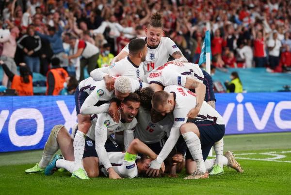 Inggris ke final Inggris akhirnya merasakan melaju ke partai final Euro untuk pertama kalinya. Inggris melaju ke final Euro 2020 usai mengalahkan Denmark 2-1 di semifinal. (foto: REUTERS)