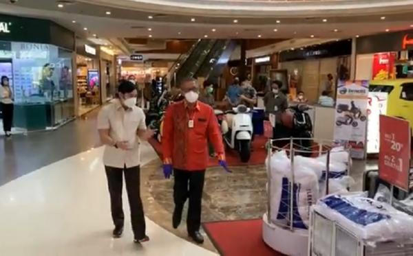Gubernur Kalimantan Barat Sutarmidji mengunjungi Ayani Mega Mall. (Foto: iNews/Uun Yuniar)