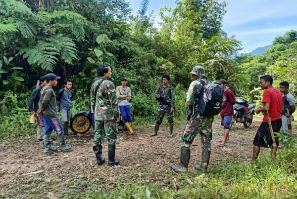 Satuan Elite TNI memburu teroris MIT Poso hingga ke hutan dan berhasil menewaskan dua orang, Minggu (11/7/2021) (Foto: TNI AD)