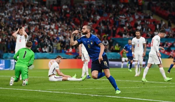 Gol Leonardo Bonucci samakan kedudukan jadi 1-1. (foto: Reuters)