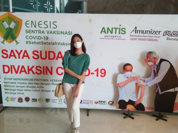 Faradilla Yoshi setelah menerima vaksin di Sentra Vaksinasi Covid-19 Enesis. (Foto: MNC Portal Indonesia/Syarif Wibowo)