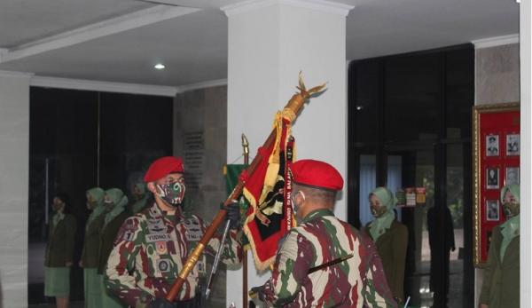 Mayor Inf Yudho Setyono Kopassus Upacara Sertijab Mayor Inf Yudho Setyono Pimpin Batalyon 13 Grup 1 Kopassus di Serambi Kehormatan Grup 1 Kopassus, Merak, Banten, Senin (12/7/2021)(Foto: Penkopassus)