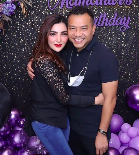 Screen Shot 2021 07 13 At 15 03 19 Deretan artis ini menikah dengan pasangan yang jauh lebih tua, dan hingga kini masih harmonis. (Foto: Instagram)