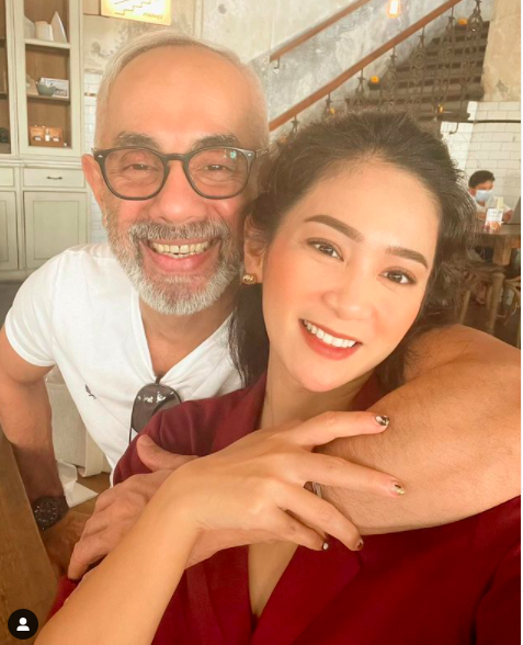 Screen Shot 2021 07 13 At 15 05 13 Deretan artis ini menikah dengan pasangan yang jauh lebih tua, dan hingga kini masih harmonis. (Foto: Instagram)