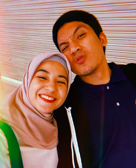 Screen Shot 2021 07 13 At 15 08 32 Deretan artis ini menikah dengan pasangan yang jauh lebih tua, dan hingga kini masih harmonis. (Foto: Instagram)