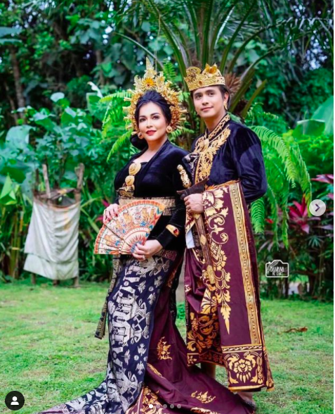 Screen Shot 2021 07 13 At 15 13 44 Deretan artis ini menikah dengan pasangan yang jauh lebih tua, dan hingga kini masih harmonis. (Foto: Instagram)