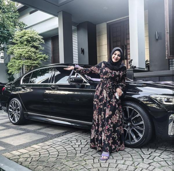 BMW Seri 7 Aurel Hermansyah