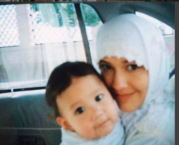 Tamara Bleszynski unggah foto lawas memakai hijab. (Foto: Instagram)