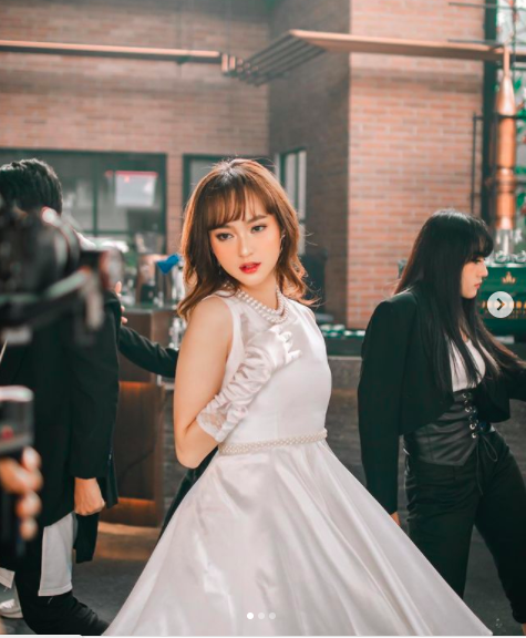 Screen Shot 2021 07 15 At 11 29 39 Artis cantik ini juga menjalani profesinya sebagai dokter di tengah kesibukan syuting. (Foto: Instagram)